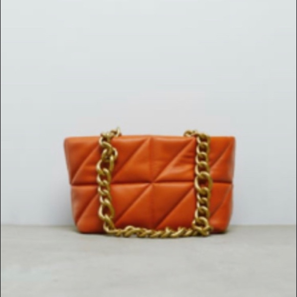 ZARA Quilted city bag with chain